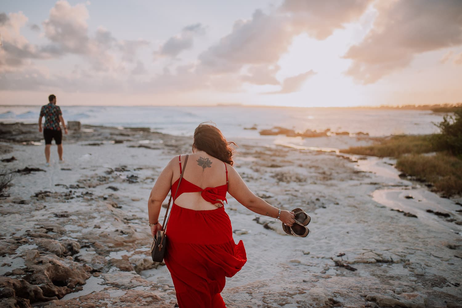 Fotografía de save the date en Cancun por fotógrafo de bodas destino en México